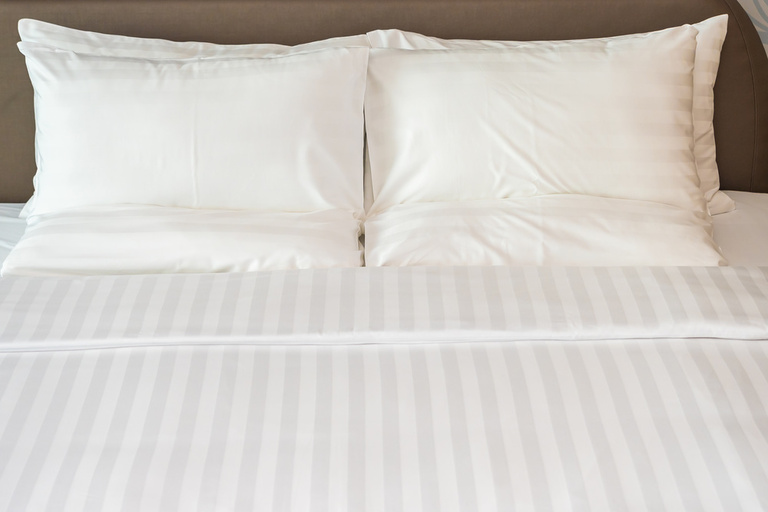 POŚCIEL HOTELOWA 160x200 + 1 poszewka ADAMASZEK 50% baw. 50%poliester. (3)